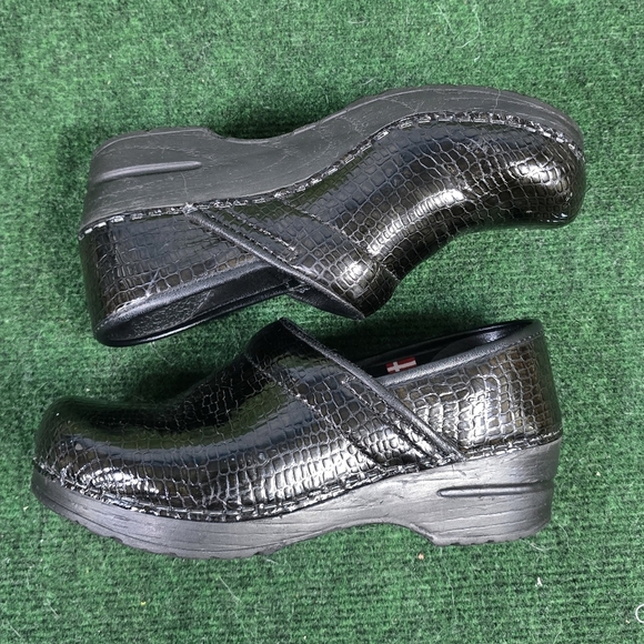 Sanita | Professional Genuine Patent Leather Snake Scale Clogs -Black- Size EU36 - Picture 3 of 15
